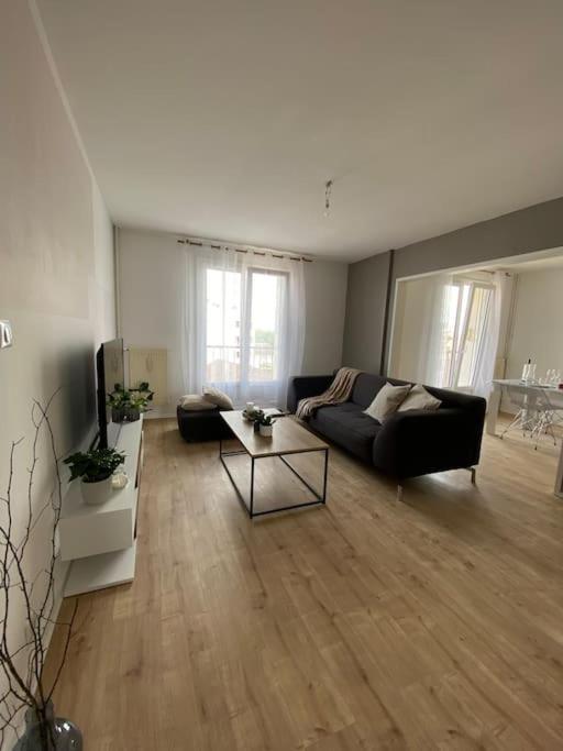 Appartement Calme Et Chaleureux Dole Exterior photo